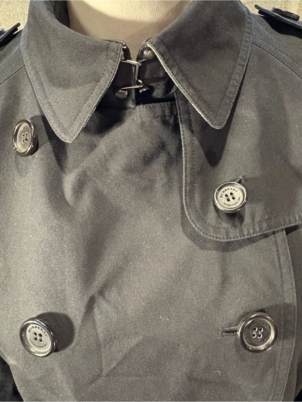 Burberry Westminster trench coat. - Picture 4 of 16